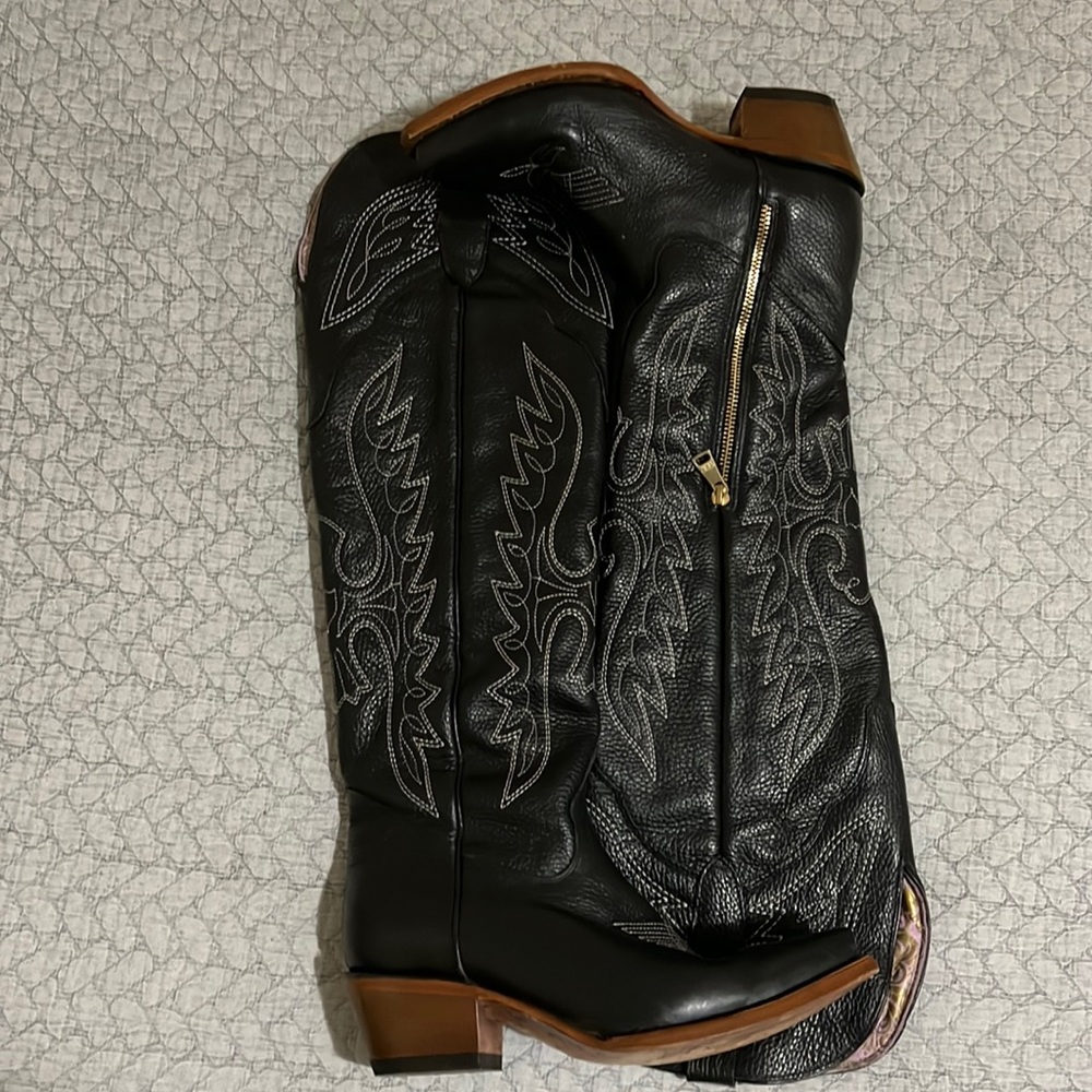 The Juany XL Cowgirl boots  size 7 1/2 color black